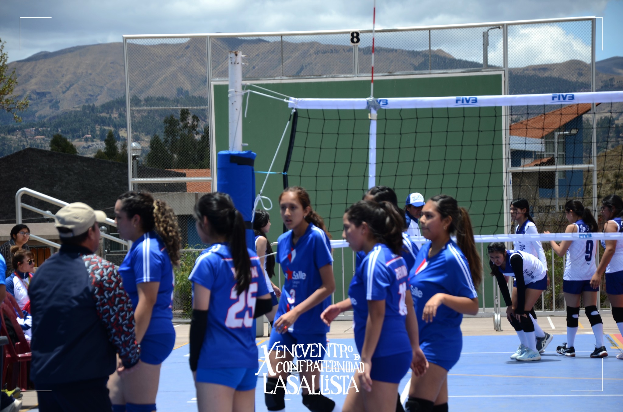 Puede ser una imagen de tenis, vóleibol, fútbol y texto
