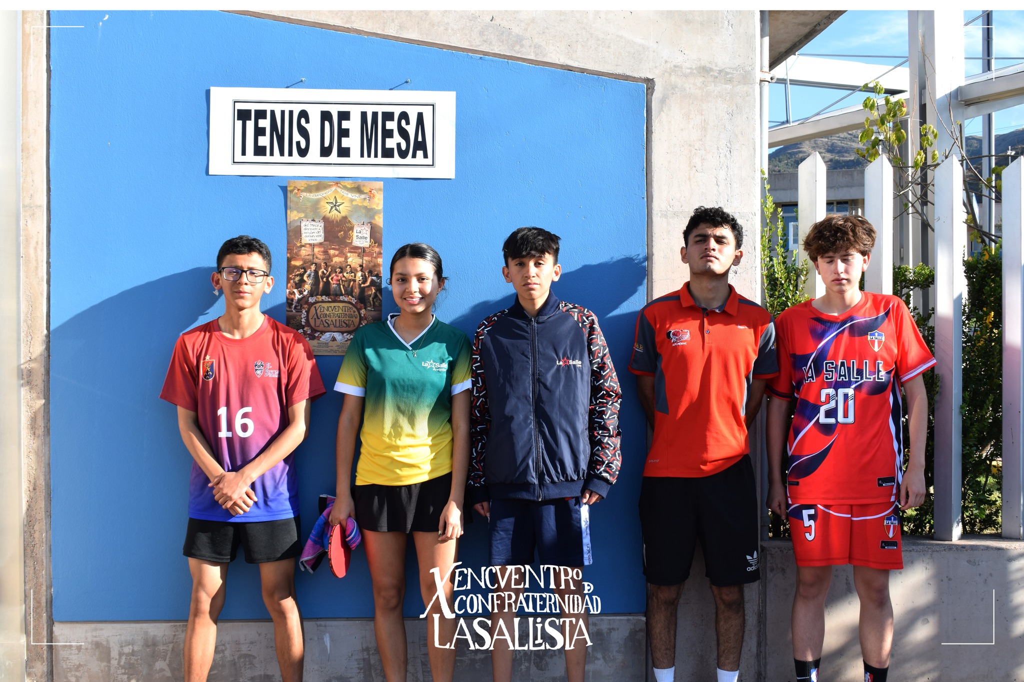 Puede ser una imagen de fútbol, tenis, fútbol, vóleibol y texto que dice "TENIS TENISDE DE MESA 9效 使事 나모는이 16 1 SALLE 20 5 ENCVENTRO CONFRATERNIAD XENCVENTROA D LASALLSTA"